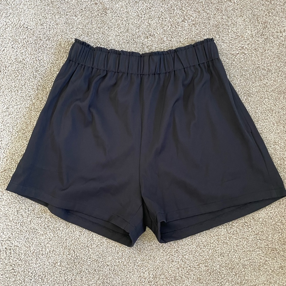 Minimalist Black High Waist Pull-On Elastic Waist Shorts Sz M NWOT